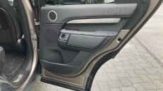 Land Rover Discovery 3.0 D300 Dynamic SE 5dr Auto Diesel Station Wagon